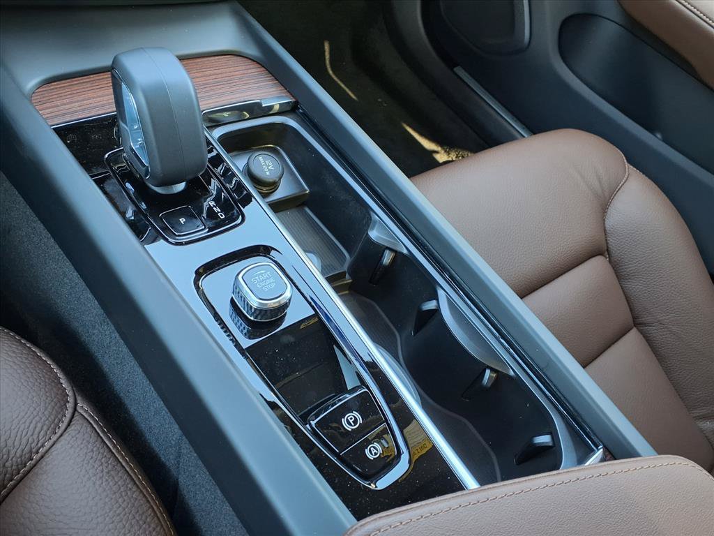 New 2026 Volvo V60 B5 Cross Country Plus w/ Protection Package Premier AWD/4WD image 14