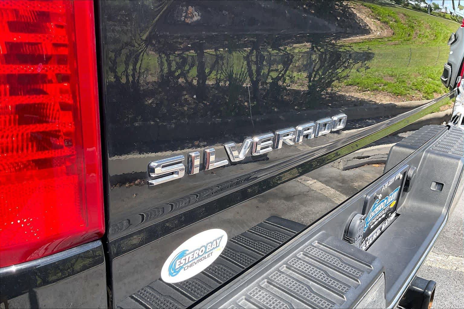 Used 2023 Chevrolet Silverado 1500 LT AWD/4WD image 9