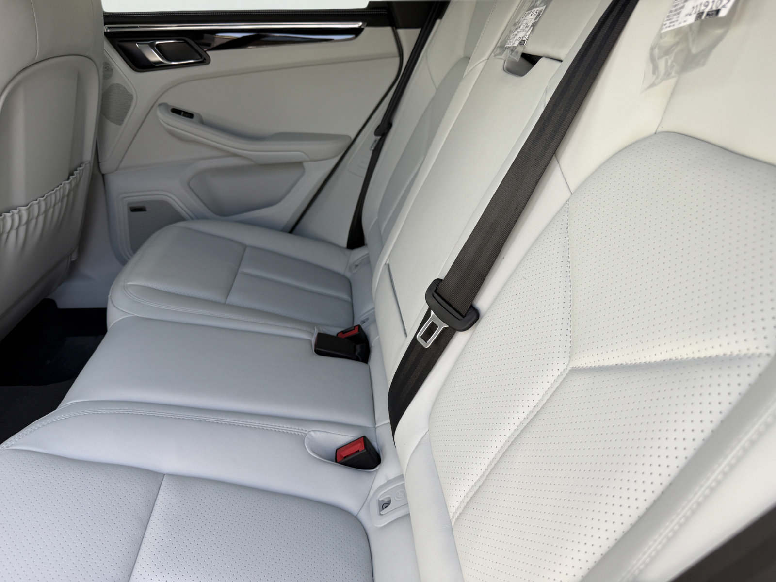 New 2026 Porsche Macan AWD/4WD image 18
