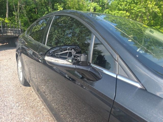 Used 2014 Ford Fusion SE FWD image 3