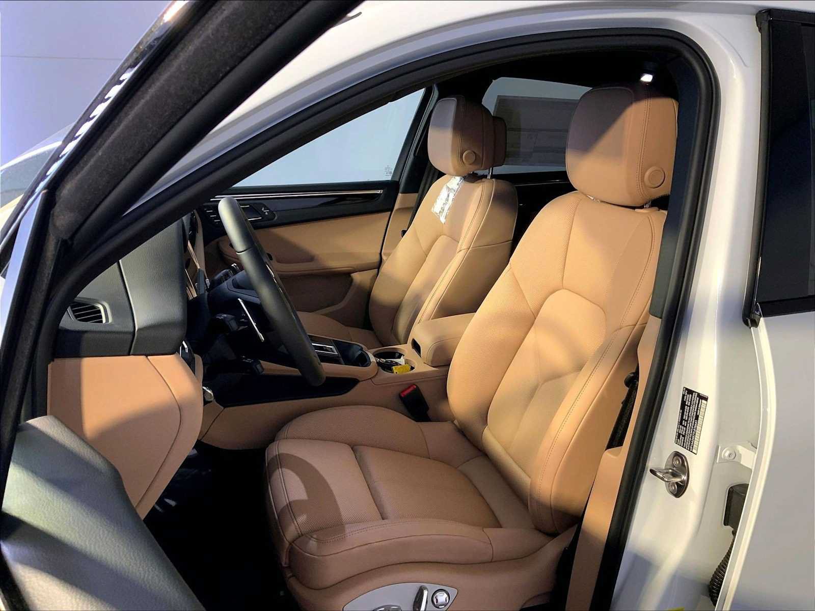 New 2026 Porsche Macan AWD/4WD image 5