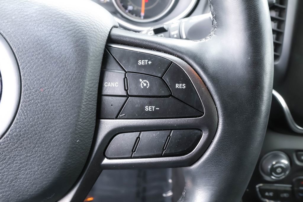Used 2020 Jeep Cherokee Latitude Lux w/ Comfort/Convenience Group AWD/4WD image 19