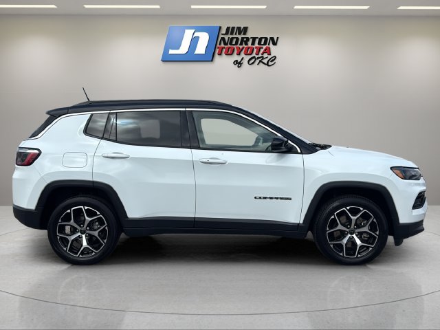Used 2025 Jeep Compass Limited AWD/4WD image 4