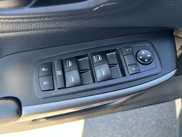 Used 2019 Jeep Cherokee Limited w/ Technology Group image 28