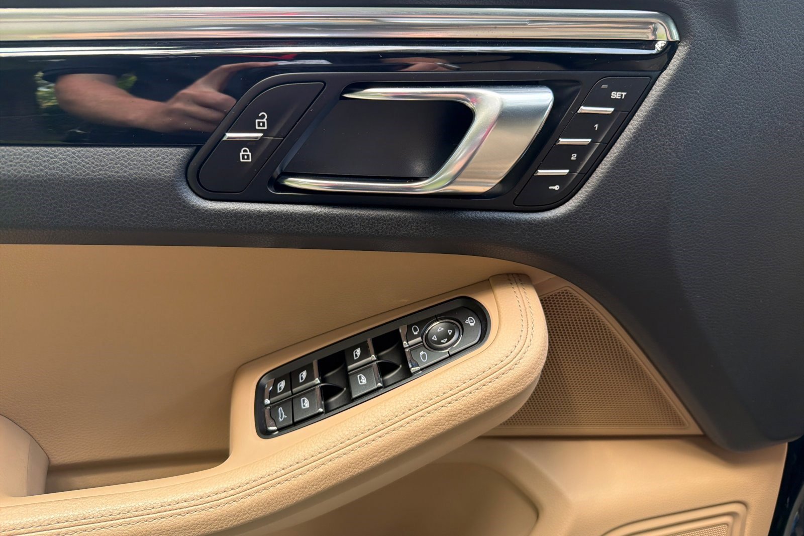 Used 2025 Porsche Macan image 12