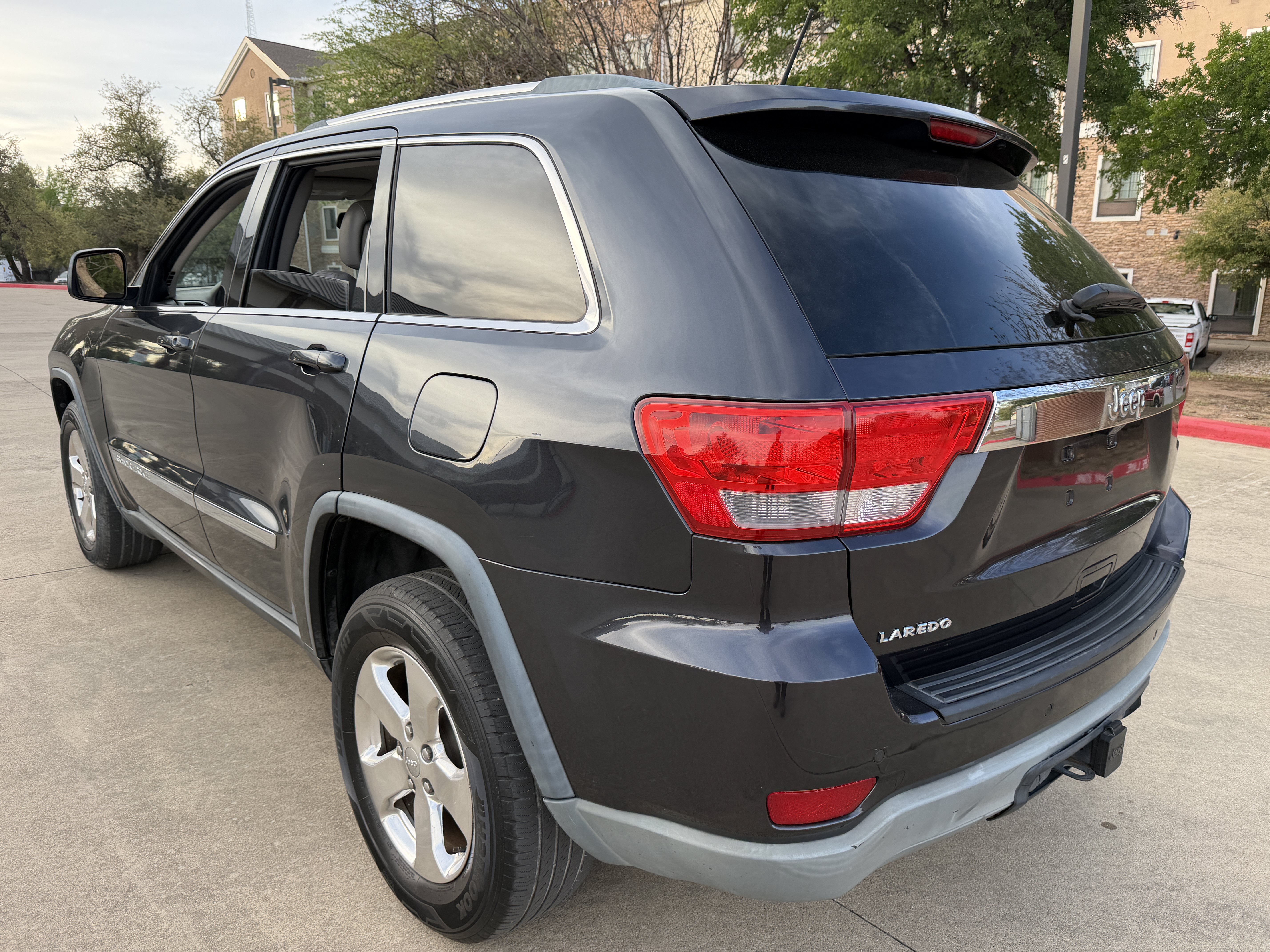 Used 2012 Jeep Grand Cherokee Laredo RWD image 5