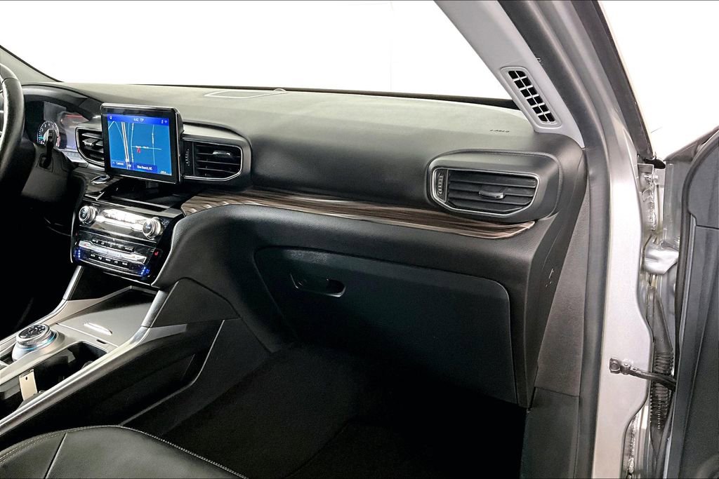 Used 2022 Ford Explorer Limited w/ Equipment Group 301A image 16