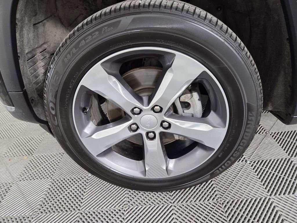 Certified 2024 Jeep Grand Cherokee L Limited w/ Luxury Tech Group II image 10