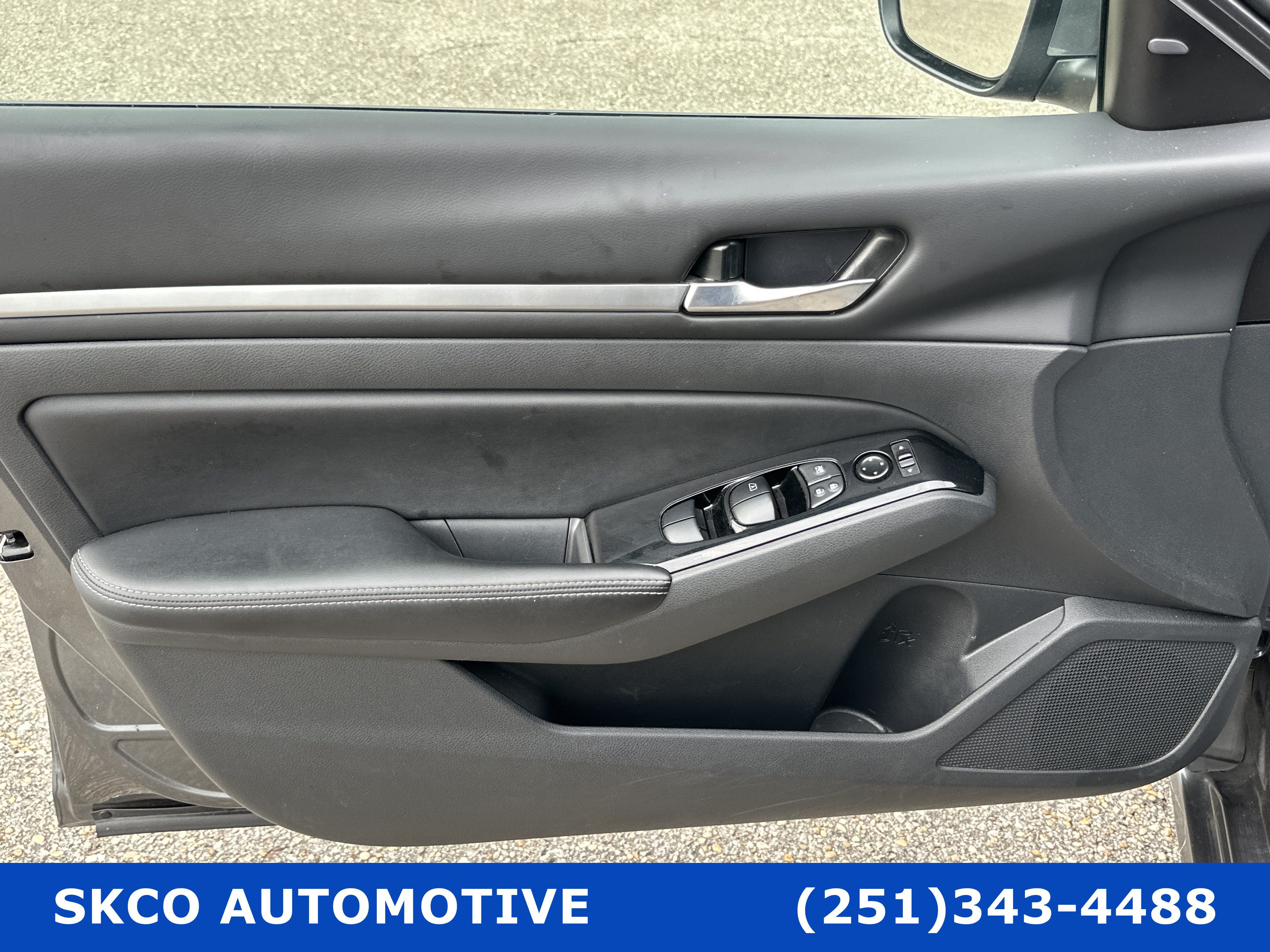 Used 2023 Nissan Altima 2.5 SV FWD image 11