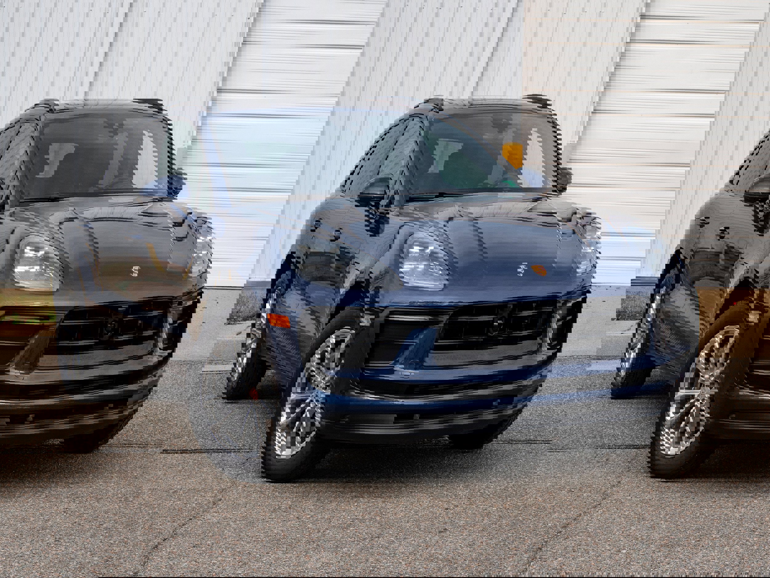 Certified 2025 Porsche Macan image 9