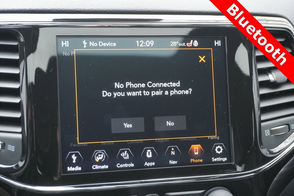 Used 2022 Jeep Grand Cherokee Laredo X image 37