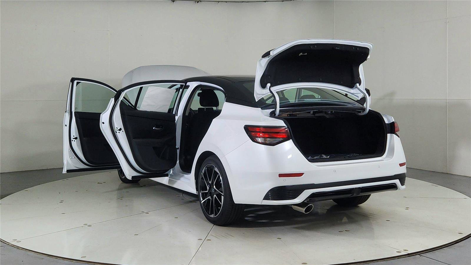 New 2025 Nissan Sentra SR image 11