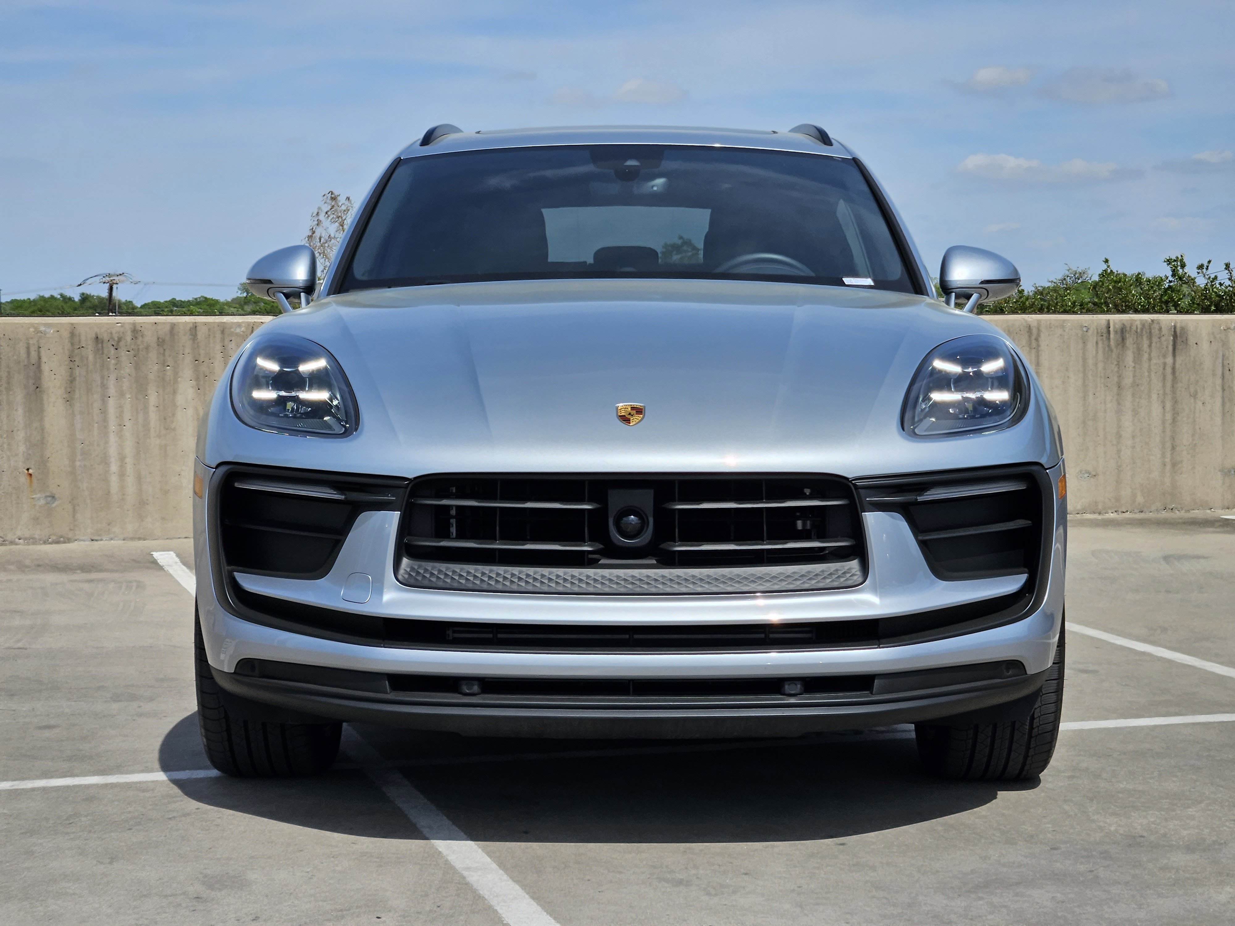 Certified 2025 Porsche Macan image 11