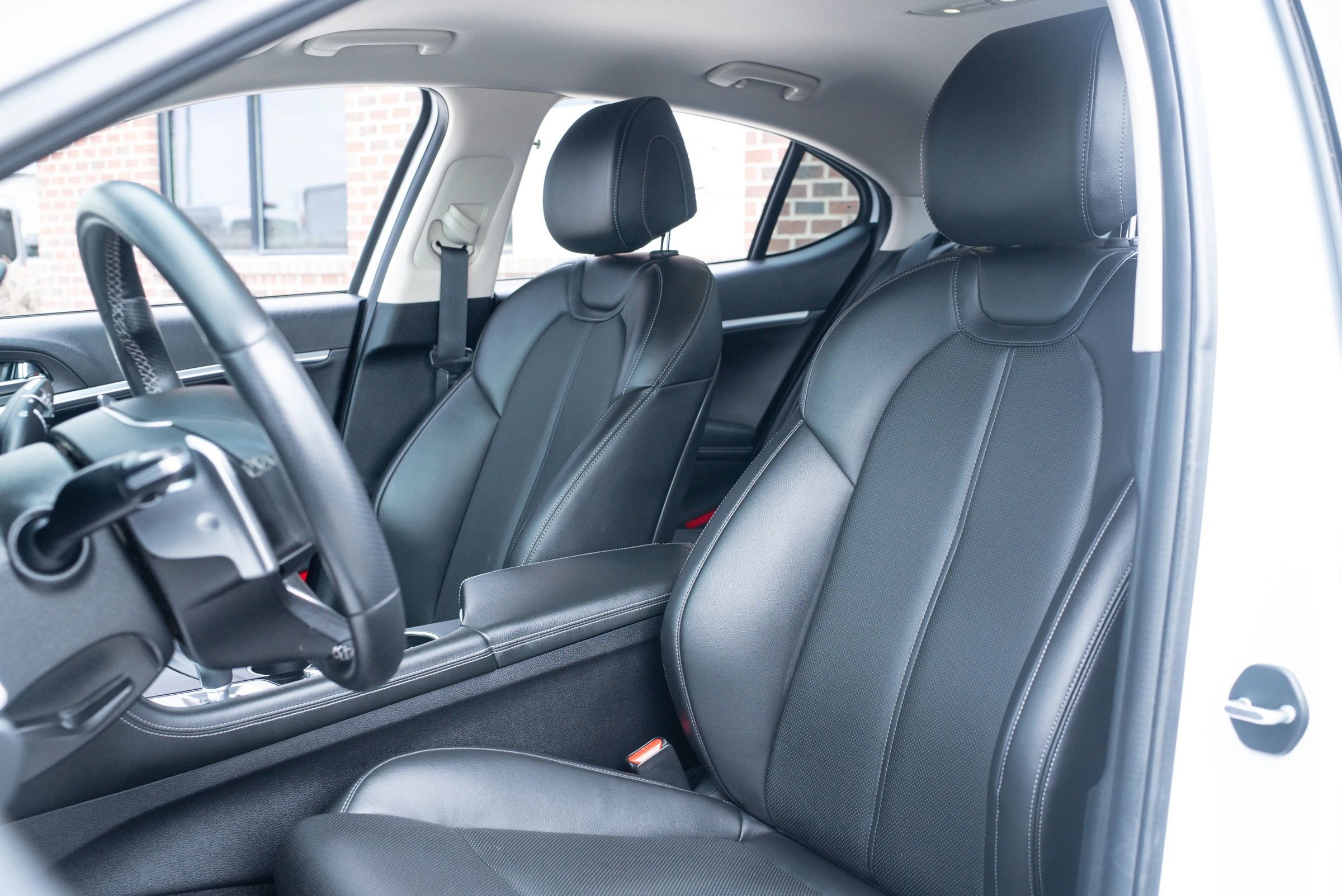 Used 2023 Genesis G70 2.0T image 19