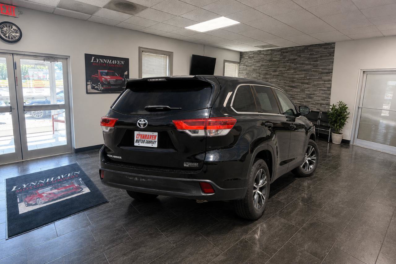 Used 2019 Toyota Highlander LE FWD image 4