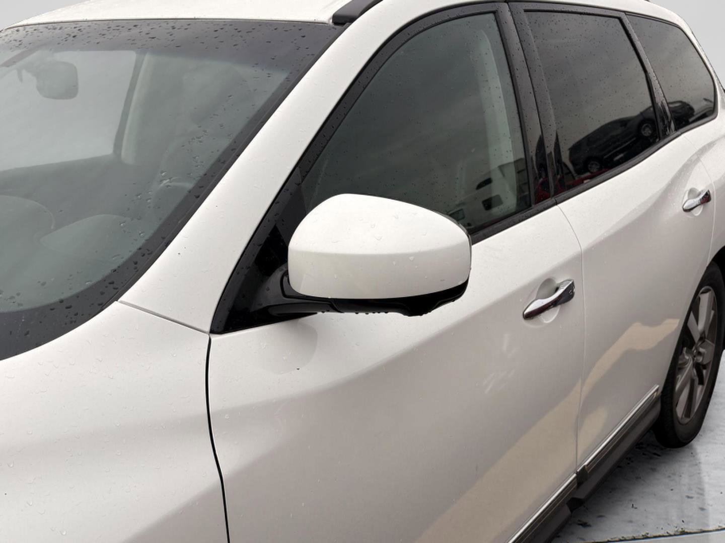 Used 2015 Nissan Pathfinder Platinum image 2