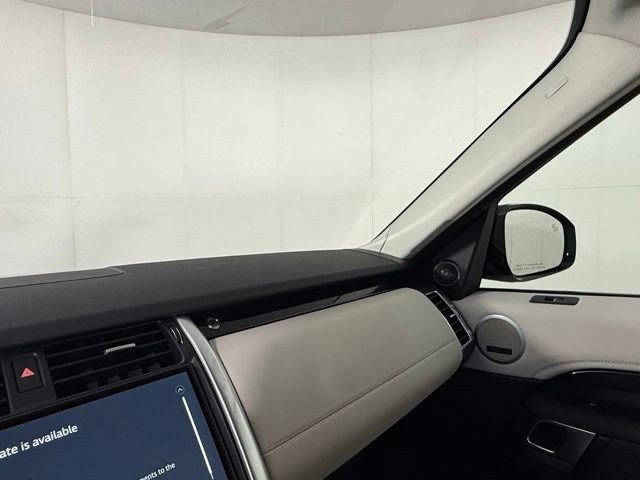 Certified 2025 Land Rover Discovery S image 20