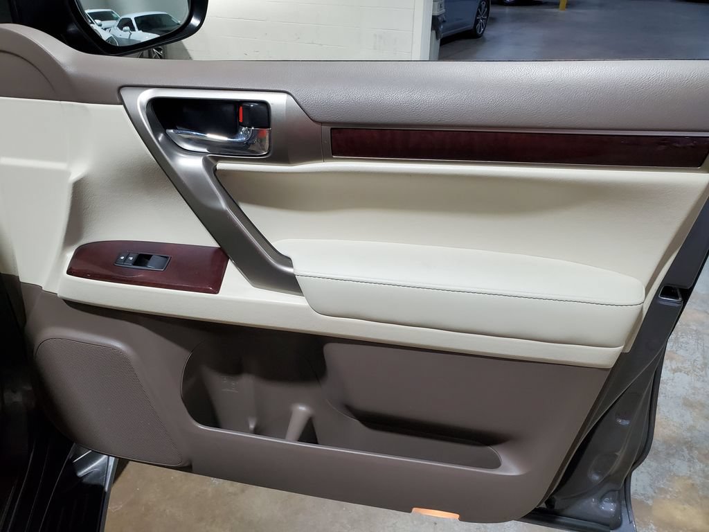 Used 2018 Lexus GX 460 Premium w/ Premium Package AWD/4WD image 16