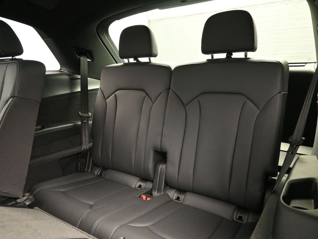 Used 2025 Audi Q7 3.0T Premium Plus w/ Premium Plus Package image 32