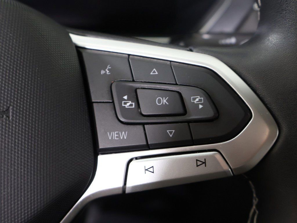 Used 2022 Volkswagen Tiguan SE w/ Panoramic Sunroof Package image 45