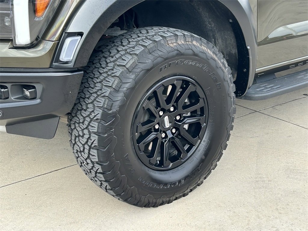 Used 2025 Ford F150 Raptor image 9
