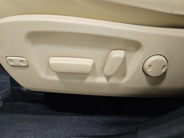 Used 2017 Toyota Highlander Limited image 16