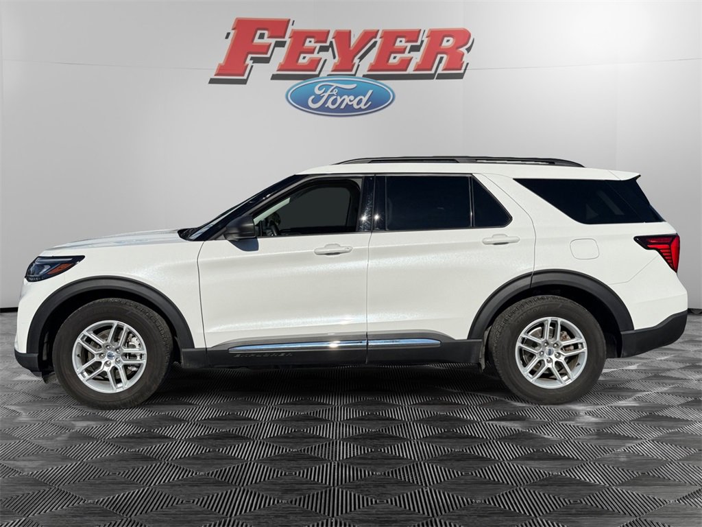 Used 2025 Ford Explorer Active w/ Active Comfort Package image 2