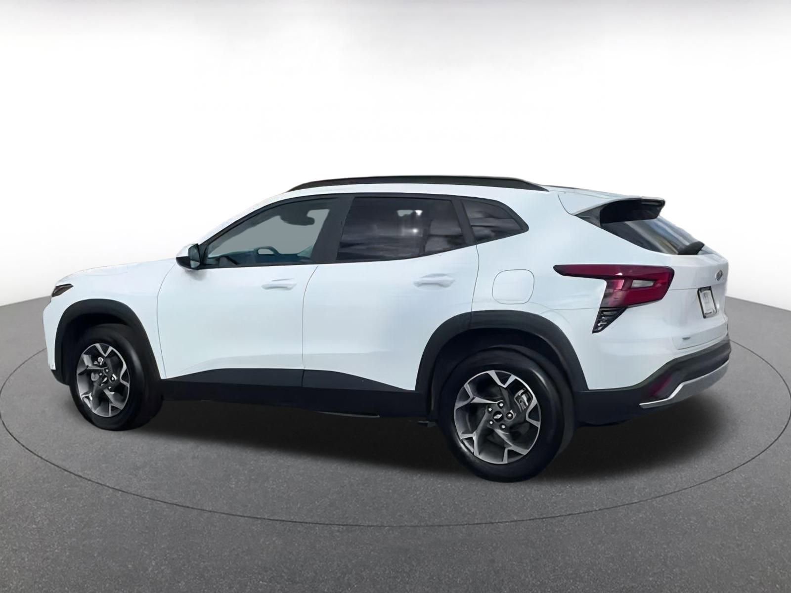 Used 2025 Chevrolet Trax LT image 9