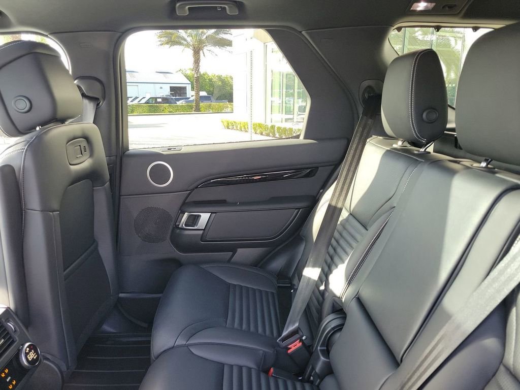 New 2025 Land Rover Discovery S image 16