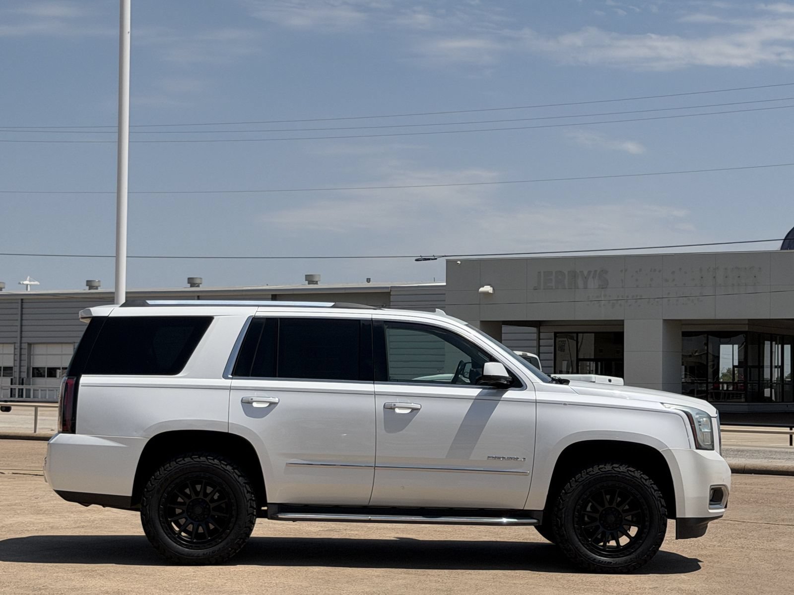 Used 2016 GMC Yukon Denali w/ Open Road Package AWD/4WD video 3