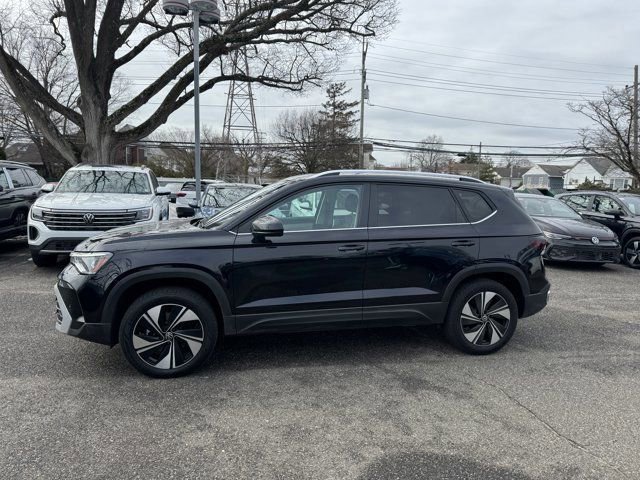 Used 2025 Volkswagen Taos SE w/ Panoramic Sunroof Package AWD/4WD image 8
