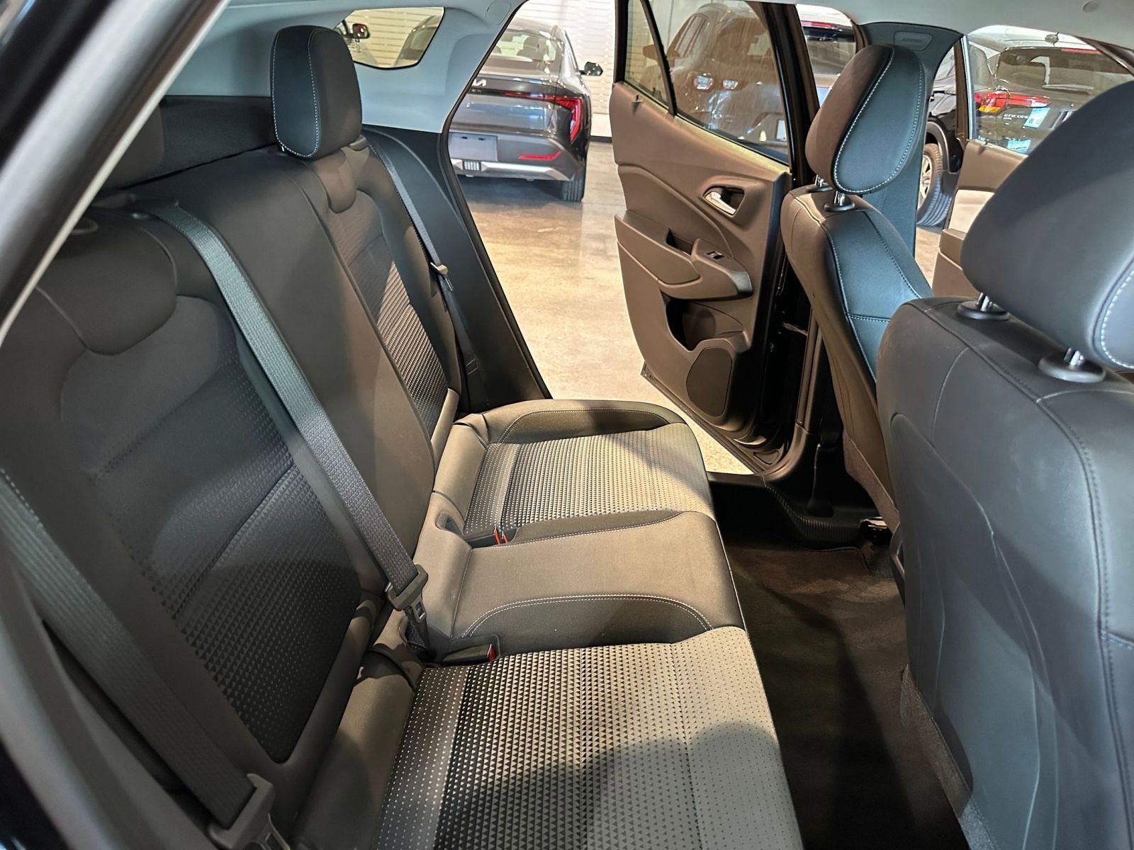 Used 2025 Chevrolet Trax LT w/ LT Convenience Package image 36