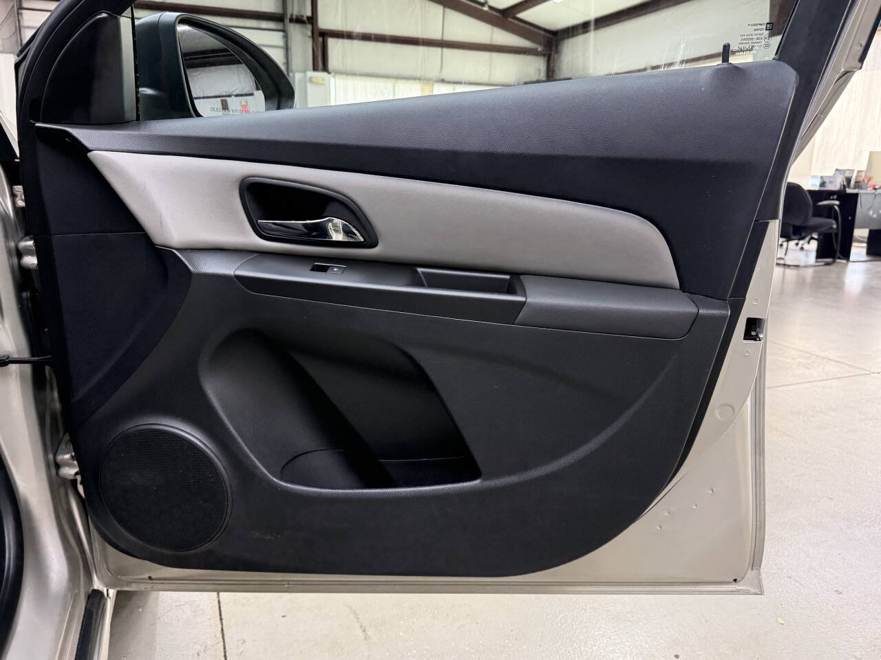 Used 2014 Chevrolet Cruze LS FWD image 16