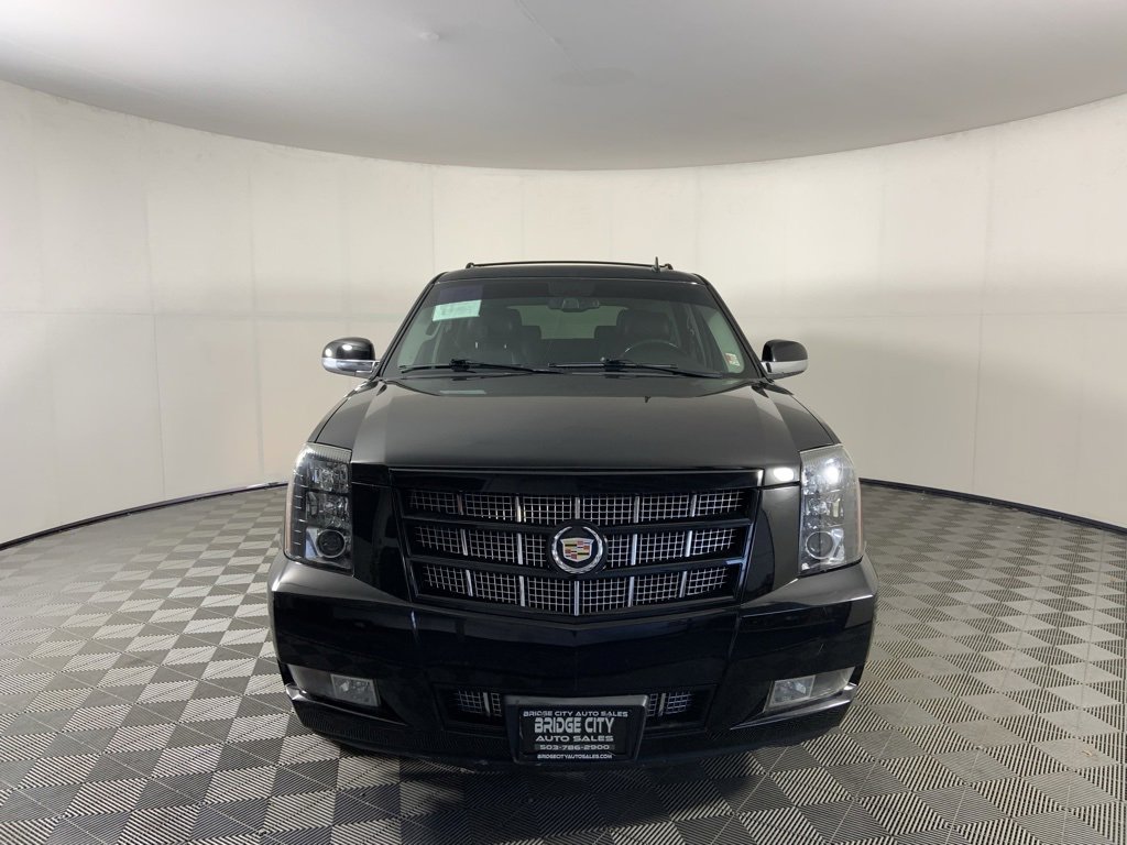 Used 2013 Cadillac Escalade Premium image 4