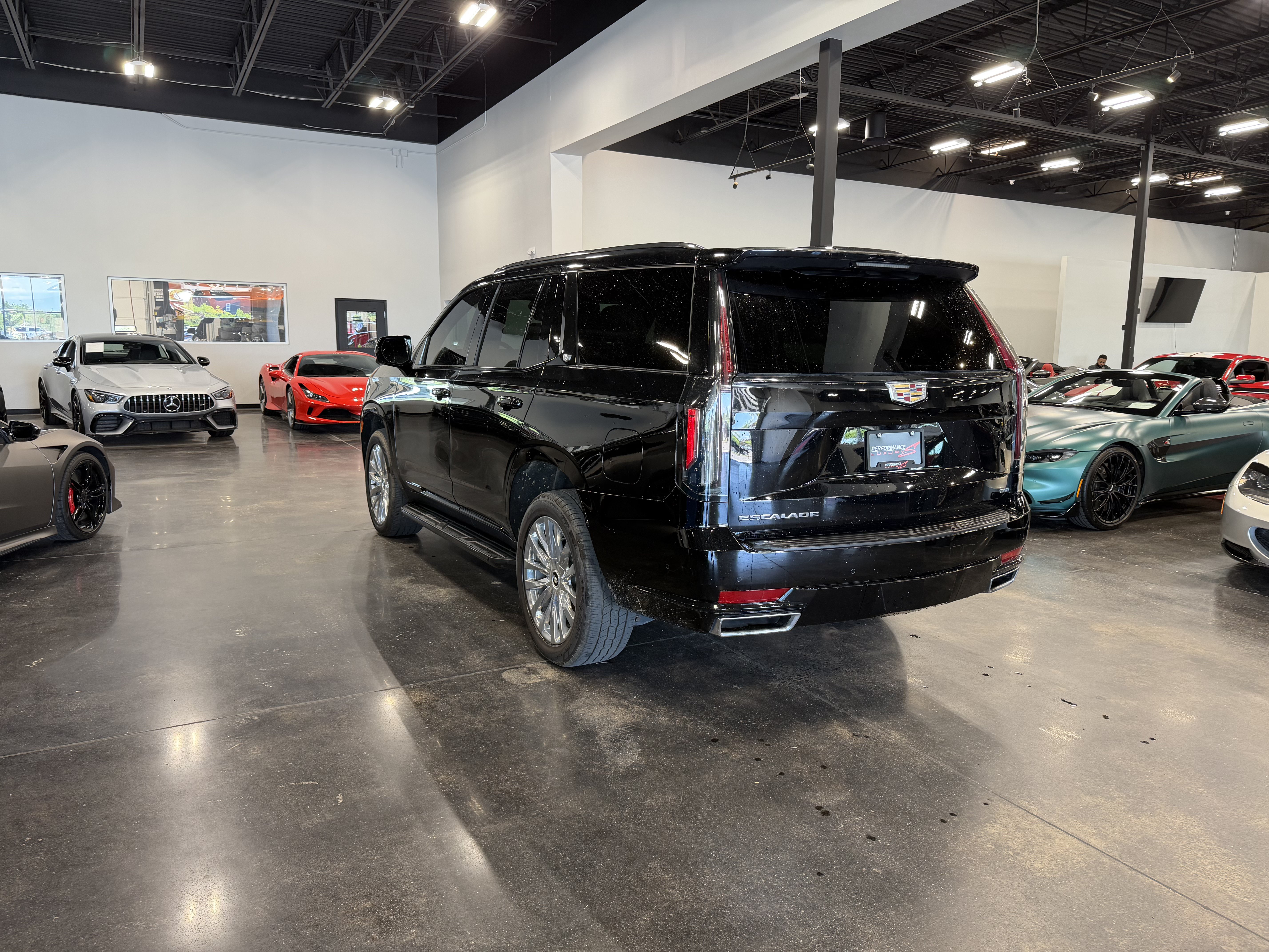 Used 2021 Cadillac Escalade Premium Luxury AWD/4WD image 3