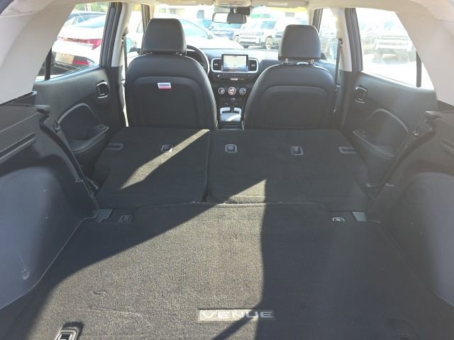 Certified 2022 Hyundai Venue Limited w/ Cargo Package image 22