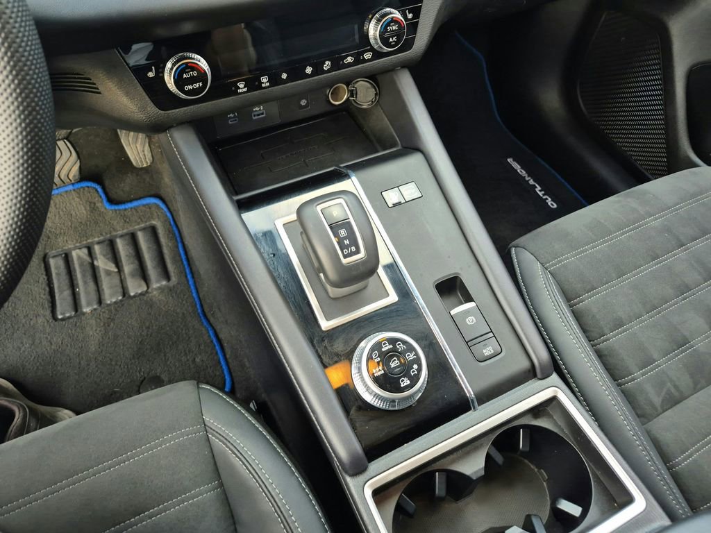 Used 2023 Mitsubishi Outlander SE image 21