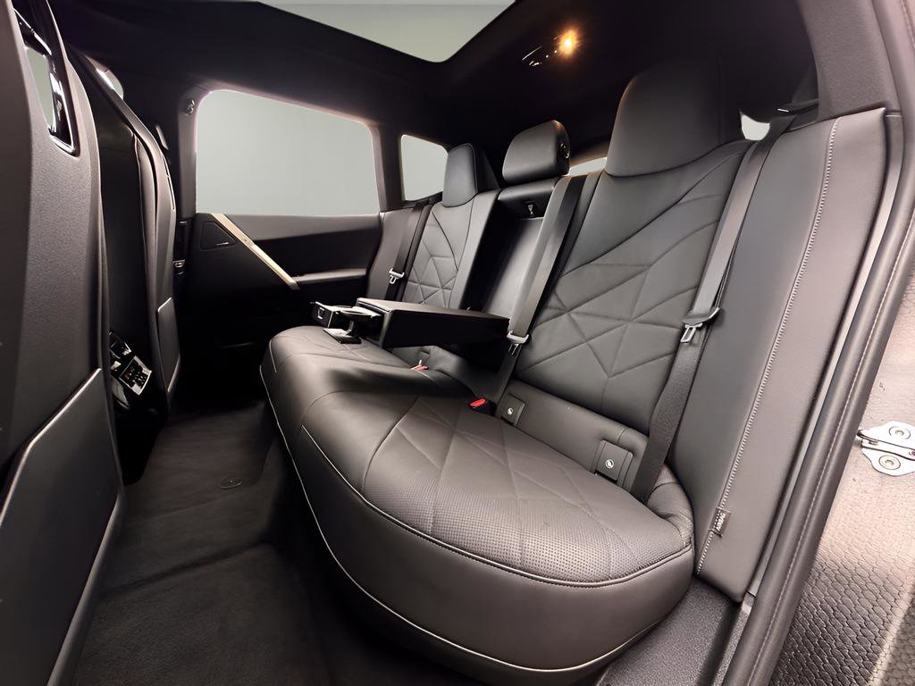 Used 2022 BMW iX xDrive50 w/ Convenience Package image 19