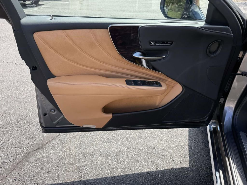 Used 2023 Lexus LS 500 AWD w/ Interior Upgrade Package image 13