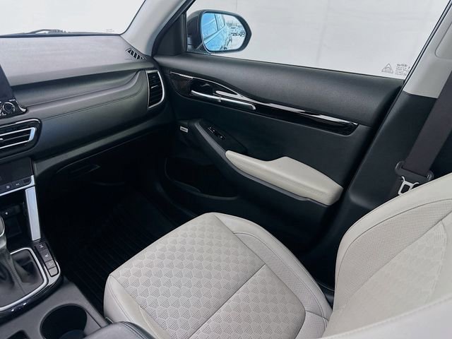 Used 2021 Kia Seltos SX w/ SX Sunroof Package image 25