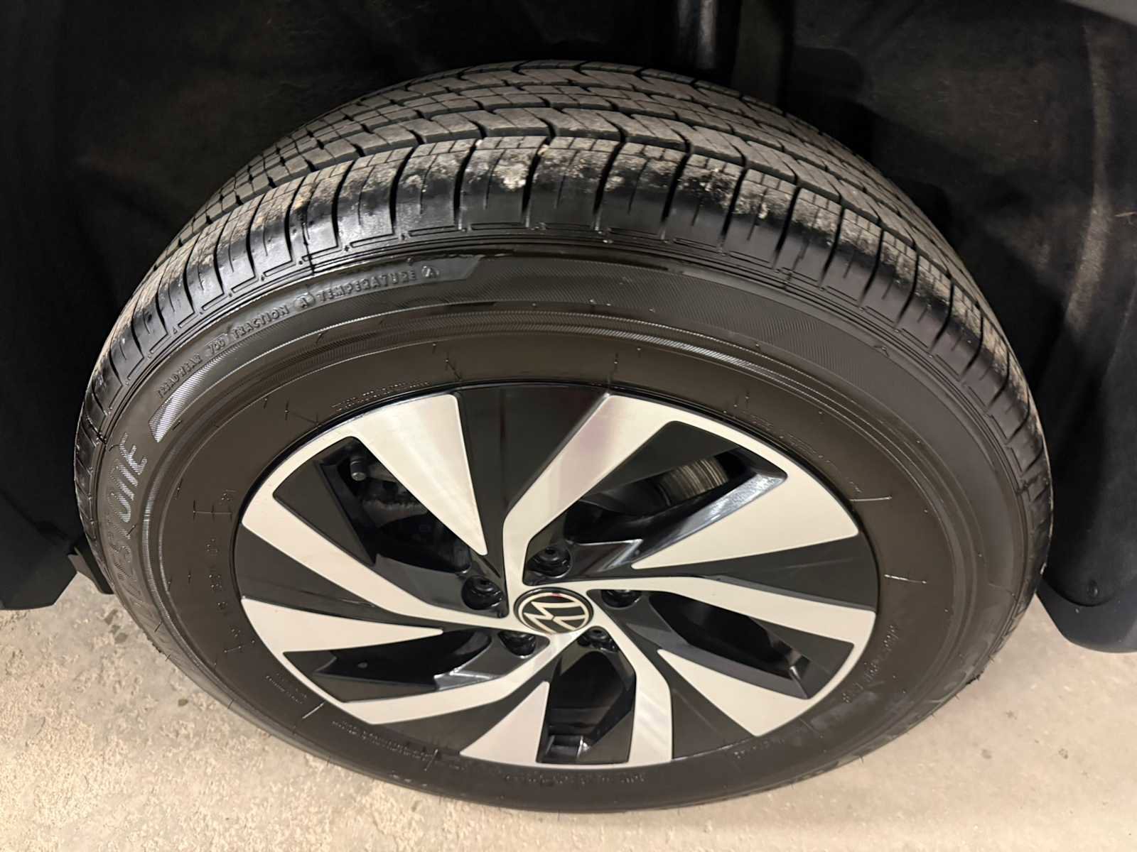 Certified 2025 Volkswagen Tiguan S image 9