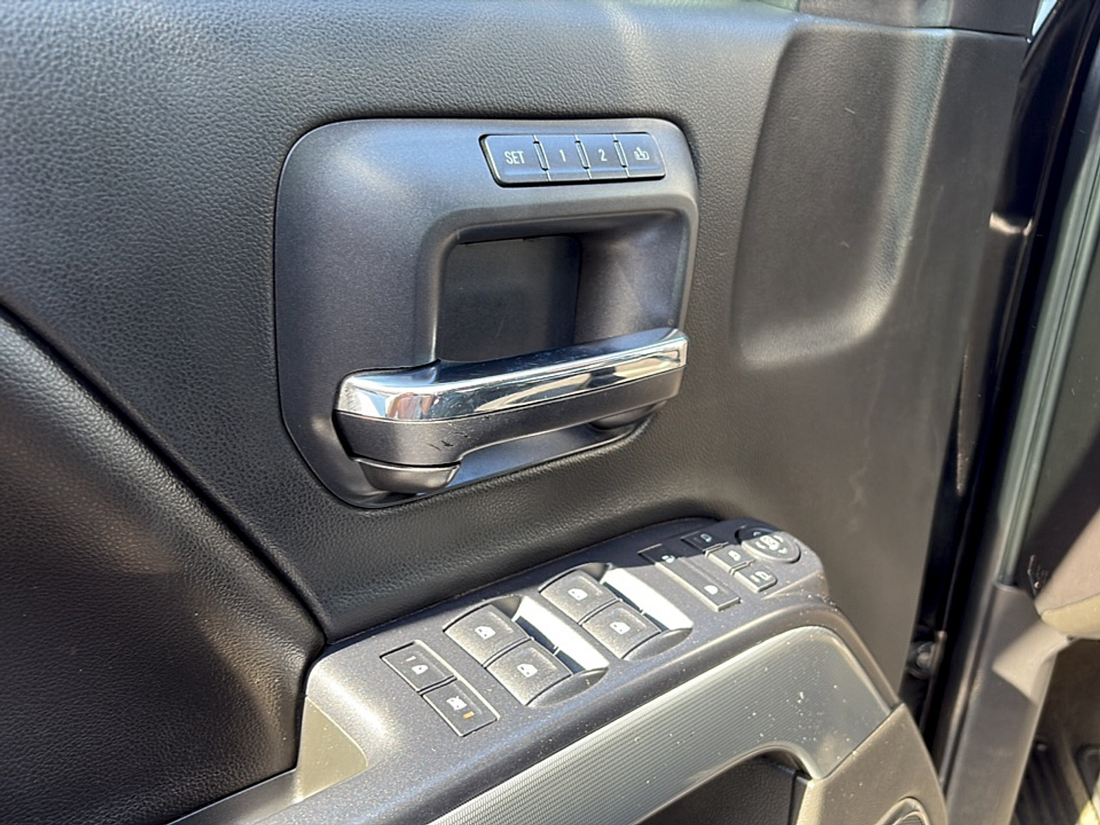 Used 2015 Chevrolet Silverado 1500 LTZ Z71 w/ Midnight Edition AWD/4WD image 21