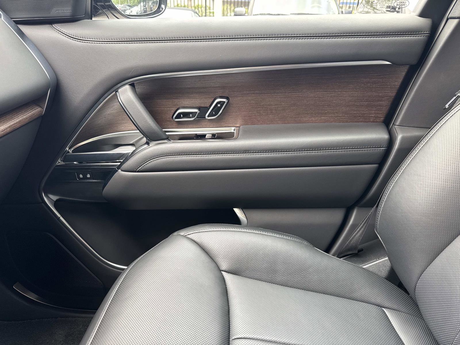 Used 2023 Land Rover Range Rover SE image 24