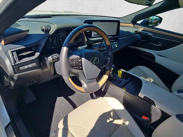 Used 2024 Lexus ES 300h w/ Luxury Package FWD image 10