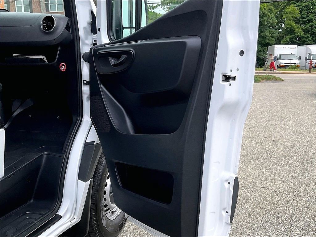 Used 2025 Mercedes-Benz Sprinter 2500 image 12