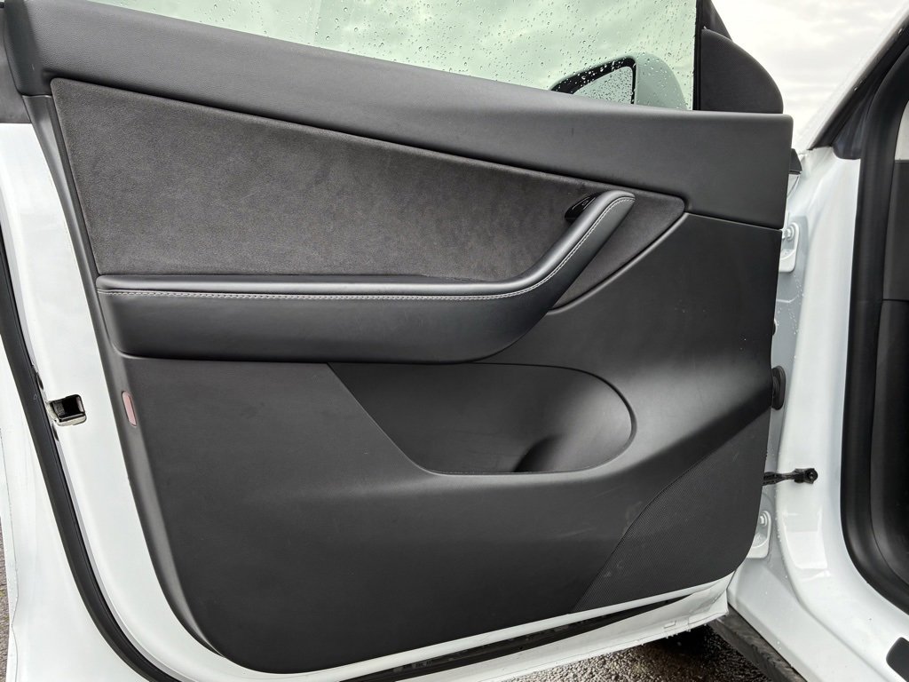 Used 2020 Tesla Model Y Long Range image 19