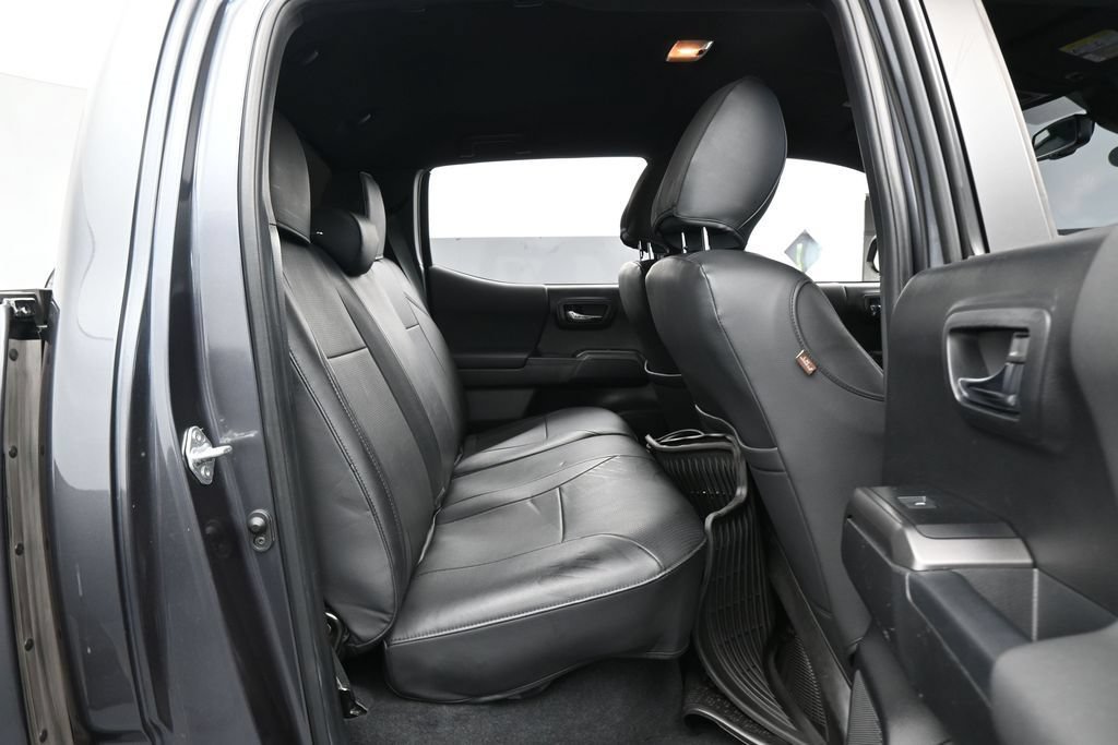 Used 2022 Toyota Tacoma TRD Off-Road AWD/4WD image 34