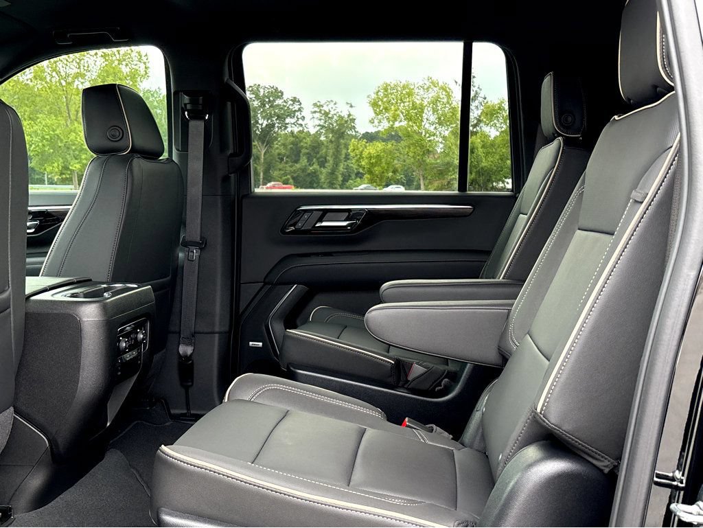 New 2025 Chevrolet Suburban Premier RWD image 17