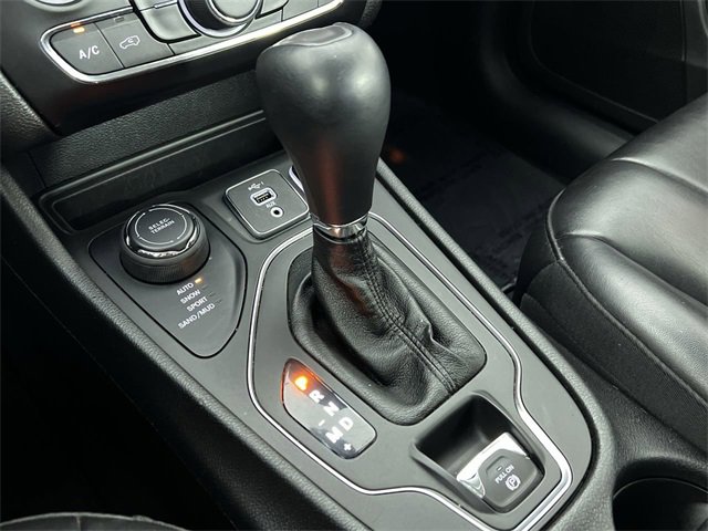 Used 2021 Jeep Cherokee Latitude Plus w/ Security Package image 16