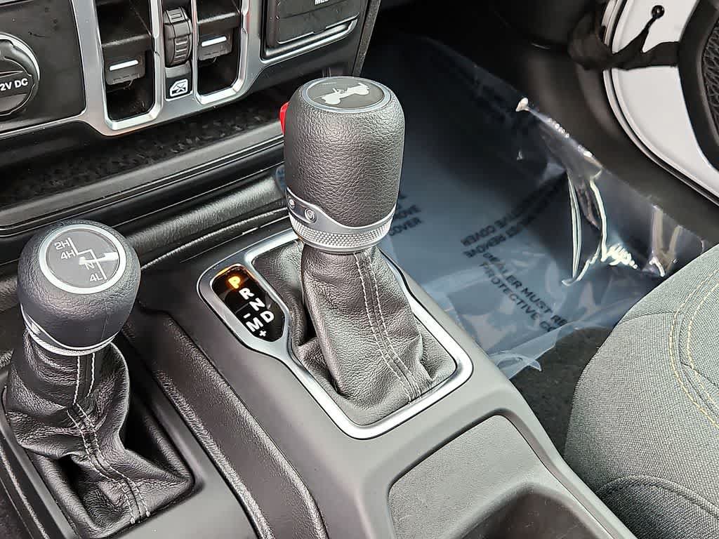 Used 2025 Jeep Wrangler Unlimited Sport AWD/4WD image 13